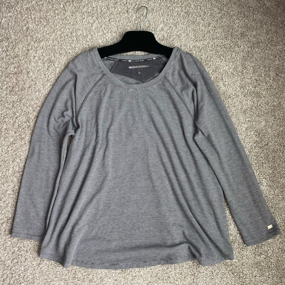 Tommy Hilfiger Gray Long Sleeve Scoop Neck Top